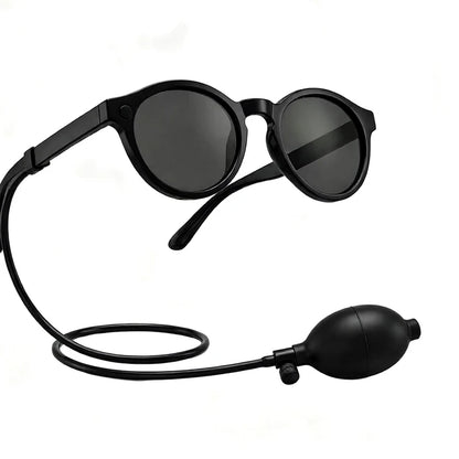 Lunettes noires à jet d’eau avec tuyau souple et poire, vue du produit.